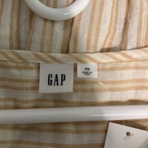 NWT. GAP Scoopneck Ruffled tank. Size XS. - Picture 5 of 6